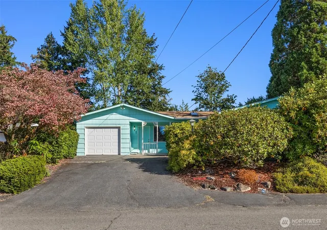 Photo 2 of Single family home for sale at 1322 Ivy Rd, Bremerton, WA 98310 | MLS# NWM2584087 | Listing updated on 2026-09-29