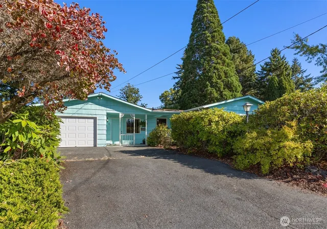 Photo 3 of Single family home for sale at 1322 Ivy Rd, Bremerton, WA 98310 | MLS# NWM2584087 | Listing updated on 2026-09-29