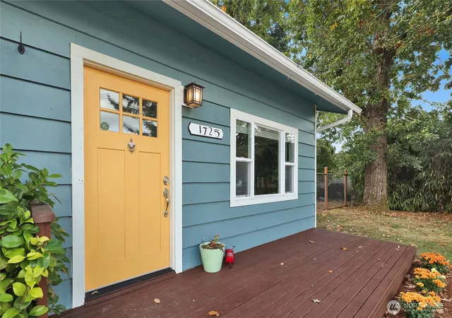 Photo 2 of Single family home for sale at 1725 Skagit St, Bellingham, WA 98226 | MLS# NWM2584106 | Listing updated on 2026-09-24