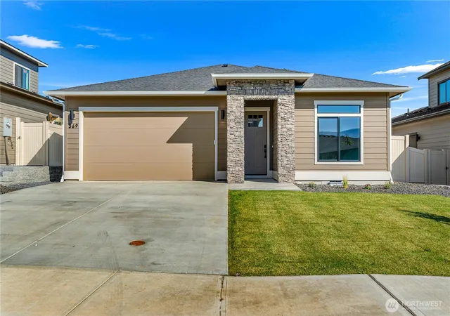 Photo 2 of Sale Pending at 569 S Oasis Loop, East Wenatchee, WA 98802 | MLS# NWM2584108 | Listing updated on 2026-09-28