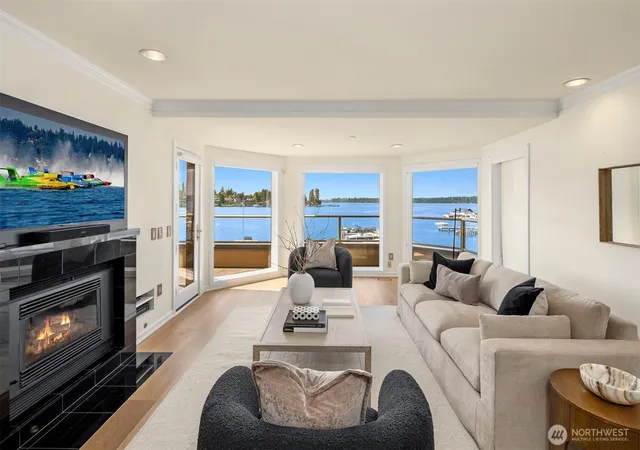 Photo 4 of Condo for sale at 4817 Lake Washington Blvd NE #6, Kirkland, WA 98033 | MLS# NWM2584111 | Listing updated on 2026-09-18