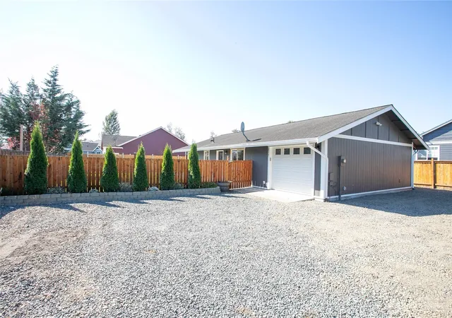 Photo 2 of Single family home for sale at 213 Noble St, Sumas, WA 98295 | MLS# NWM2584112 | Listing updated on 2026-09-25