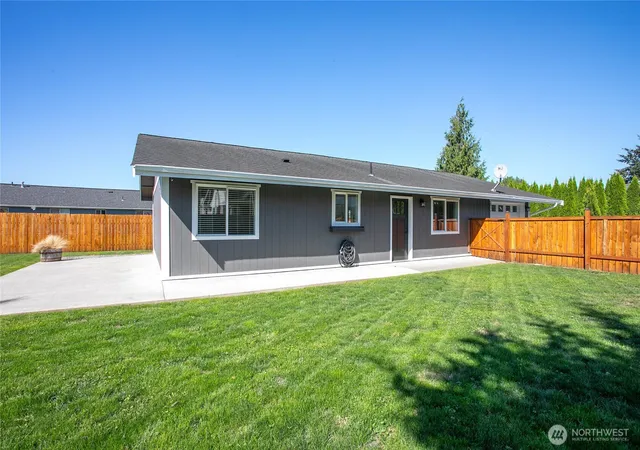 Photo 3 of Single family home for sale at 213 Noble St, Sumas, WA 98295 | MLS# NWM2584112 | Listing updated on 2026-09-25