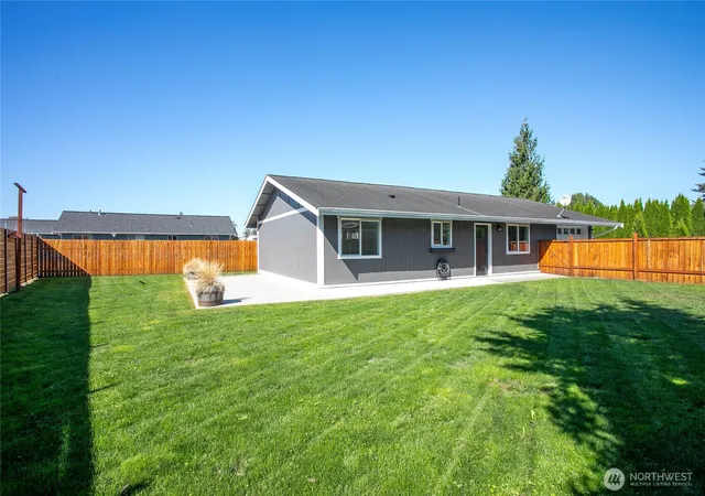 Photo 3 of Single family home for sale at 213 Noble St, Sumas, WA 98295 | MLS# NWM2584112 | Listing updated on 2026-09-25