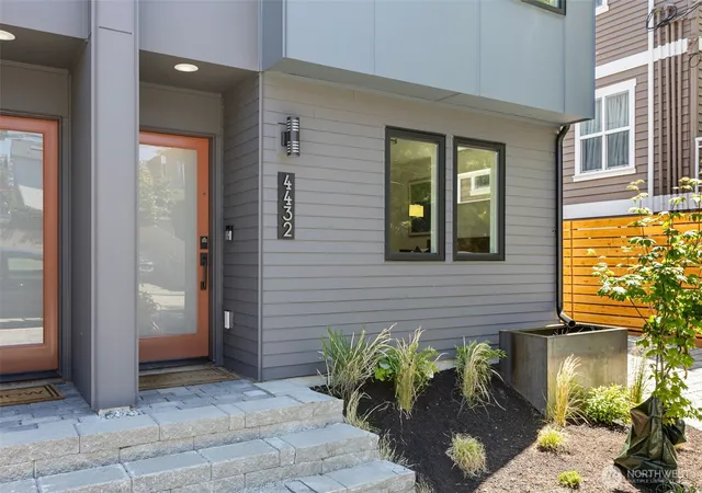 Photo 4 of Single family home for sale at 4432 Dayton Ave N, Seattle, WA 98103 | MLS# NWM2584124 | Listing updated on 2026-09-25