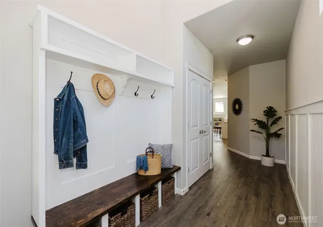Photo 4 of Single family home for sale at 2381 Puget Sound Blvd, Bremerton, WA 98312 | MLS# NWM2584126 | Listing updated on 2026-09-30