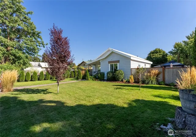 Photo 2 of Single family home for sale at 519 S Ash St, Omak, WA 98841 | MLS# NWM2584127 | Listing updated on 2026-09-30