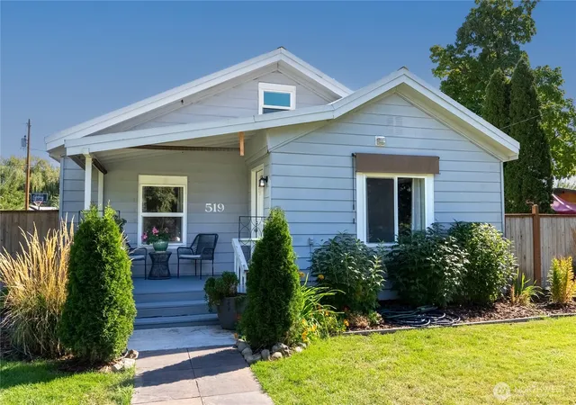 Photo 3 of Single family home for sale at 519 S Ash St, Omak, WA 98841 | MLS# NWM2584127 | Listing updated on 2026-09-30