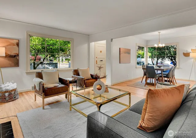 Photo 2 of Single family home for sale at 622 22nd Avenue E, Seattle, WA 98112 | MLS# NWM2584132 | Listing updated on 2026-10-01