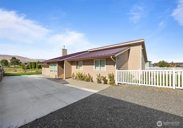Photo 3 of Single family home for sale at 210 Sw Pear Pl, Mattawa, WA 99349 | MLS# NWM2584133 | Listing updated on 2026-09-26