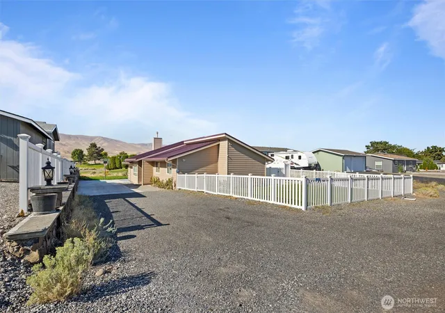 Photo 4 of Single family home for sale at 210 SW Pear Pl, Mattawa, WA 99349 | MLS# NWM2584133 | Listing updated on 2026-09-26