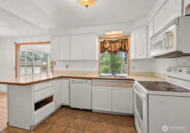 Photo 4 of Sale Pending at 13708 SE 268th Street, Kent, WA 98042 | MLS# NWM2584139 | Listing updated on 2026-09-21