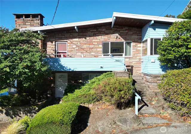 Photo 4 of Multi family home for sale at 1001 1st Avenue N, Seattle, WA 98109 | MLS# NWM2584143 | Listing updated on 2026-09-23