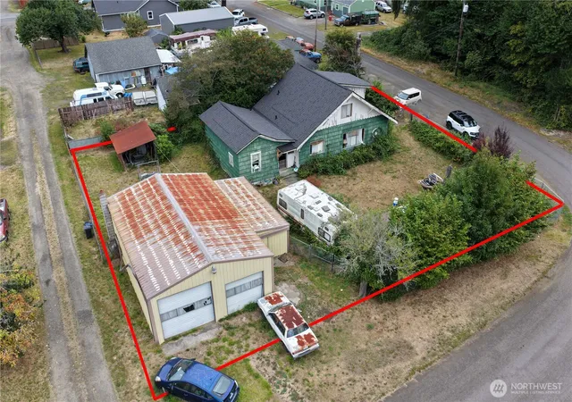 Photo 3 of Sale Pending at 1010 Godfrey St, Raymond, WA 98577 | MLS# NWM2584144 | Listing updated on 2026-09-22