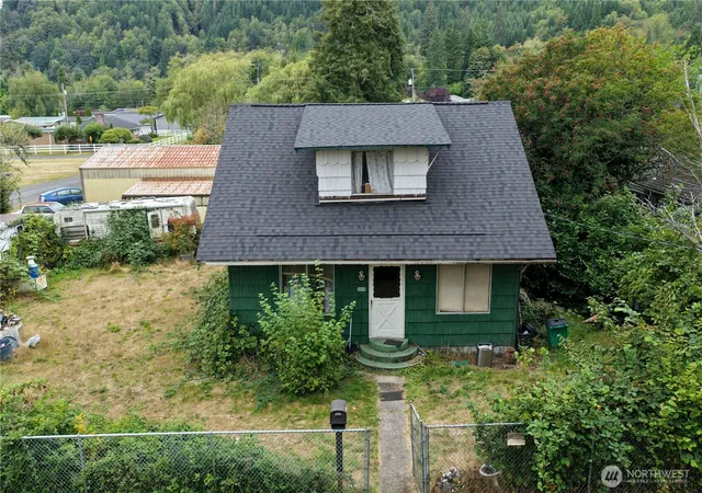 Photo 3 of Sale Pending at 1010 Godfrey St, Raymond, WA 98577 | MLS# NWM2584144 | Listing updated on 2026-10-02