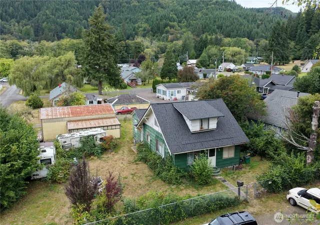 Photo 4 of Sale Pending at 1010 Godfrey St, Raymond, WA 98577 | MLS# NWM2584144 | Listing updated on 2026-10-02