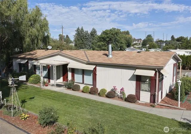Photo 1 of Manufactured home for sale at 1464 Sandpiper Ln, College Place, WA 99324 | MLS# NWM2584146 | Listing updated on 2026-09-25