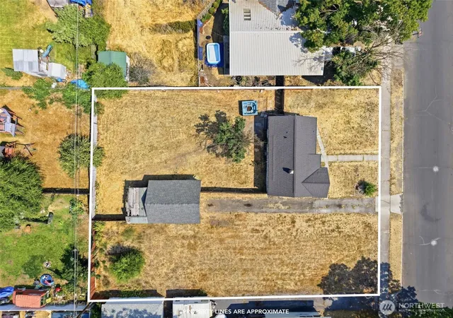 Photo 3 of Sale Pending at 717 E Wabash Ave, Spokane, WA 99207 | MLS# NWM2584149 | Listing updated on 2026-10-08