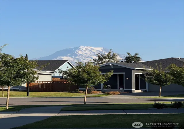 Photo 3 of Single family home for sale at 15412 Paradise Ridge E, Bonney Lake, WA 98391 | MLS# NWM2584153 | Listing updated on 2026-09-27