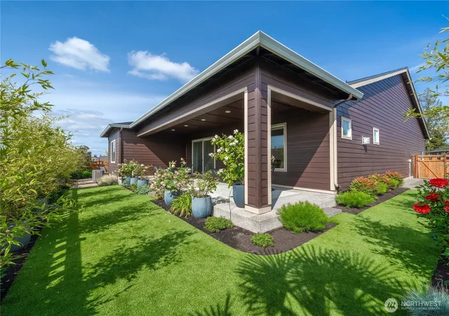 Photo 4 of Single family home for sale at 15412 Paradise Ridge E, Bonney Lake, WA 98391 | MLS# NWM2584153 | Listing updated on 2026-09-27