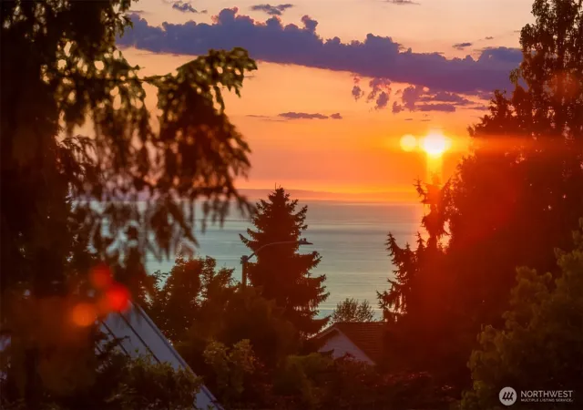 Photo 2 of Sale Pending at 7016 165th Place Sw, Edmonds, WA 98026 | MLS# NWM2584171 | Listing updated on 2026-10-03