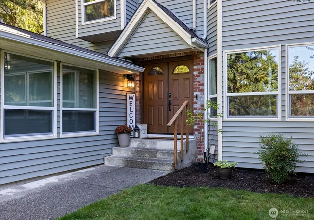 Photo 2 of Single family home for sale at 3530 24th Avenue Se, Puyallup, WA 98374 | MLS# NWM2584172 | Listing updated on 2026-10-01