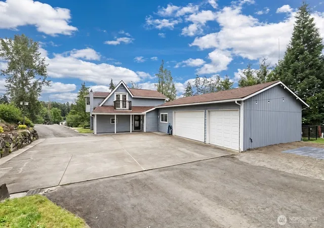 Photo 2 of Single family home for sale at 32217 51st Avenue S, Auburn, WA 98001 | MLS# NWM2584173 | Listing updated on 2026-10-01