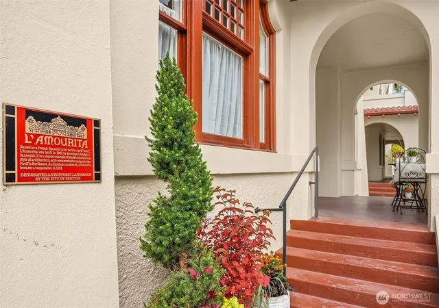 Photo 4 of Condo for sale at 2901 Franklin Ave E #A, Seattle, WA 98102 | MLS# NWM2584177 | Listing updated on 2026-09-28