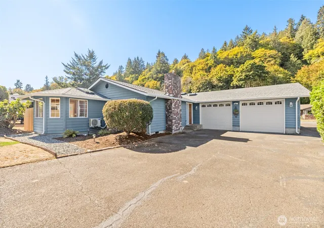 Photo 4 of Single family home for sale at 30 S Ridge View Dr, Port Angeles, WA 98362 | MLS# NWM2584179 | Listing updated on 2026-09-29
