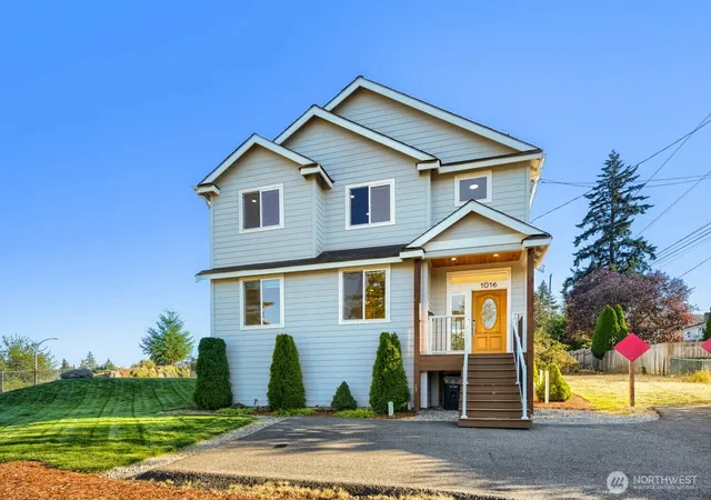 Photo 2 of Single family home for sale at 1016 E 40th Street, Tacoma, WA 98404 | MLS# NWM2584187 | Listing updated on 2026-09-25