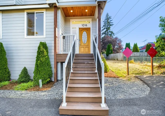 Photo 3 of Single family home for sale at 1016 E 40th Street, Tacoma, WA 98404 | MLS# NWM2584187 | Listing updated on 2026-09-25