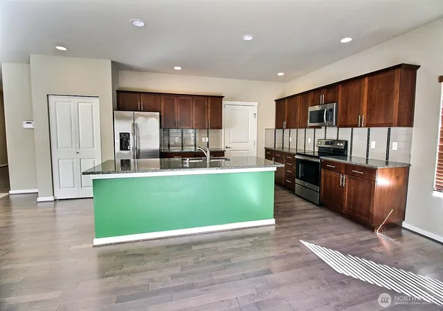 Photo 3 of Single family home for sale at 6321 Victoria Ave Se, Auburn, WA 98092 | MLS# NWM2584189 | Listing updated on 2026-09-21