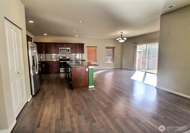 Photo 4 of Single family home for sale at 6321 Victoria Ave SE, Auburn, WA 98092 | MLS# NWM2584189 | Listing updated on 2026-09-21