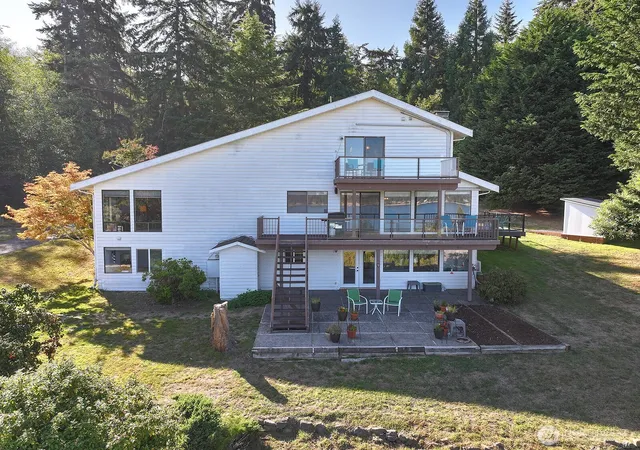 Photo 4 of Sale Pending at 4721 Honeymoon Bay Rd, Freeland, WA 98249 | MLS# NWM2584191 | Listing updated on 2026-09-25