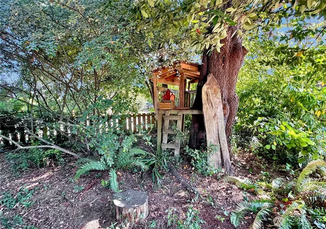 Photo 3 of Sale Pending at 403 Cushing St NW, Olympia, WA 98502 | MLS# NWM2584208 | Listing updated on 2026-10-02