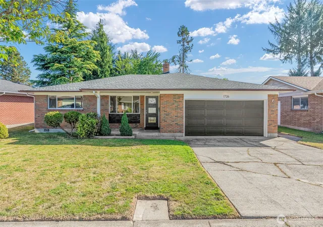 Photo 3 of Sale Pending at 1726 Susan Ave, Longview, WA 98632 | MLS# NWM2584231 | Listing updated on 2026-09-28