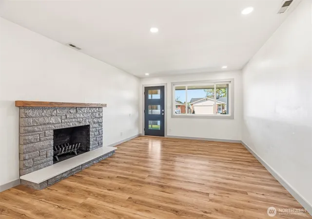Photo 4 of Sale Pending at 1726 Susan Ave, Longview, WA 98632 | MLS# NWM2584231 | Listing updated on 2026-09-28