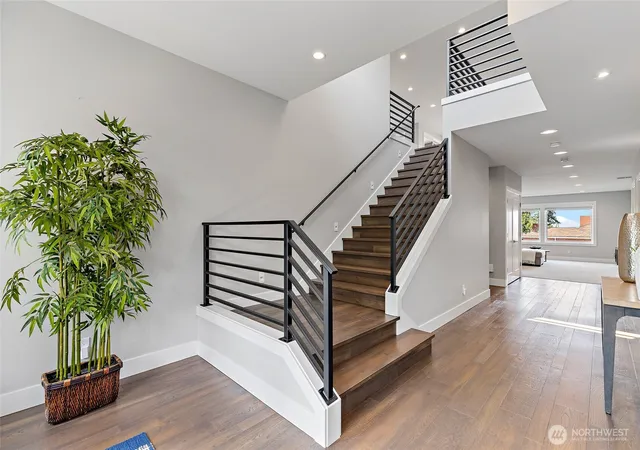 Photo 4 of Single family home for sale at 4620 Seahurst Ave, Everett, WA 98203 | MLS# NWM2584236 | Listing updated on 2026-10-02