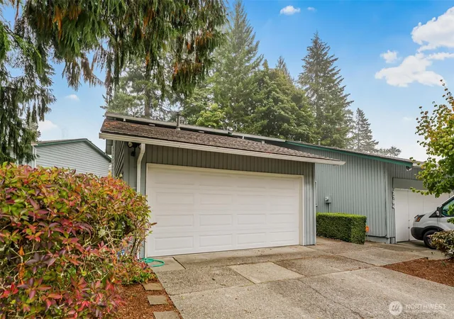 Photo 2 of Townhouse for sale at 2702 Fir St Se, Auburn, WA 98092 | MLS# NWM2584238 | Listing updated on 2026-09-30