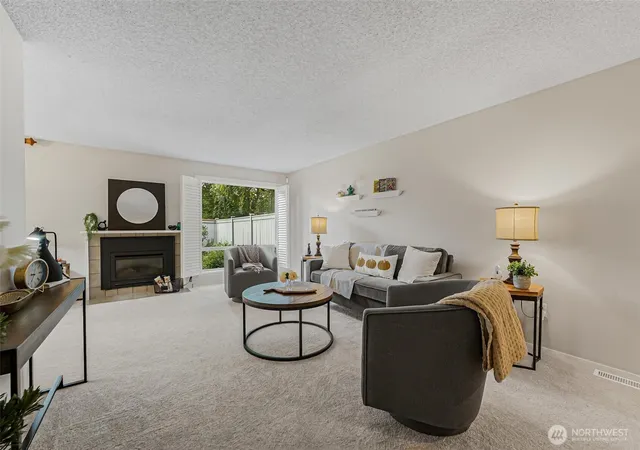 Photo 3 of Townhouse for sale at 2702 Fir St SE, Auburn, WA 98092 | MLS# NWM2584238 | Listing updated on 2026-09-30