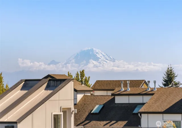 Photo 2 of Townhouse for sale at 104  A 19th E, Seattle, WA 98112 | MLS# NWM2584243 | Listing updated on 2026-10-01