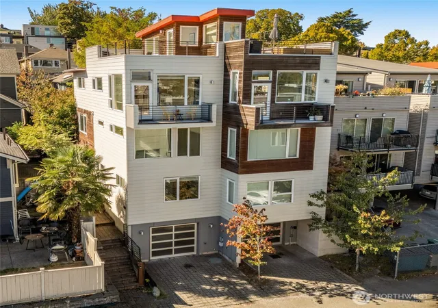 Photo 3 of Townhouse for sale at 104  A 19th E, Seattle, WA 98112 | MLS# NWM2584243 | Listing updated on 2026-10-01