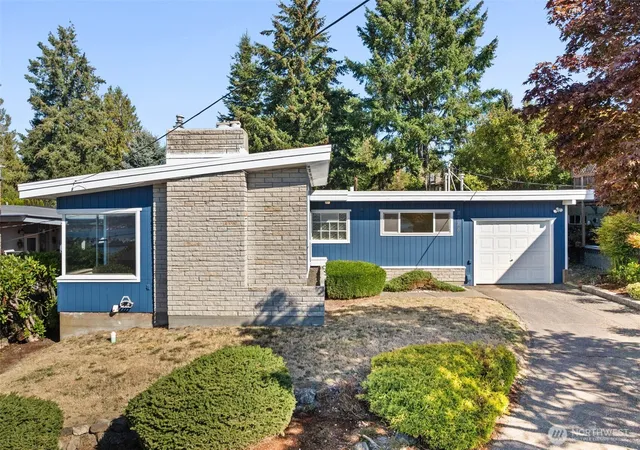 Photo 3 of Single family home for sale at 2124 E 17th Street, Bremerton, WA 98310 | MLS# NWM2584246 | Listing updated on 2026-09-22