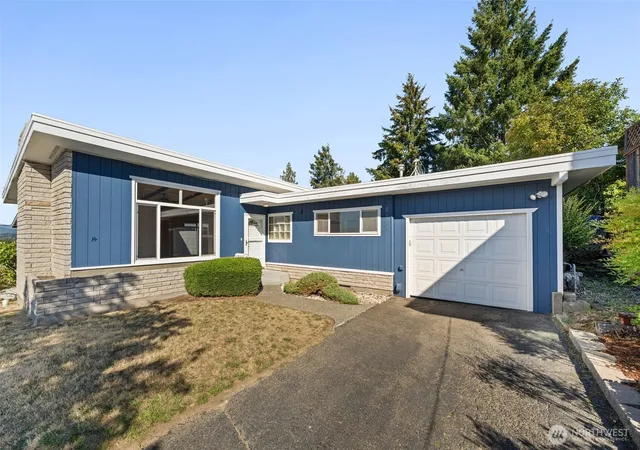 Photo 4 of Single family home for sale at 2124 E 17th Street, Bremerton, WA 98310 | MLS# NWM2584246 | Listing updated on 2026-09-22