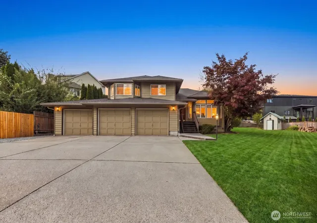Photo 2 of Single family home for sale at 15928 Larch Way, Lynnwood, WA 98087 | MLS# NWM2584262 | Listing updated on 2026-09-28