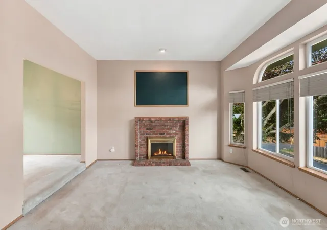 Photo 4 of Single family home for sale at 15928 Larch Way, Lynnwood, WA 98087 | MLS# NWM2584262 | Listing updated on 2026-09-28