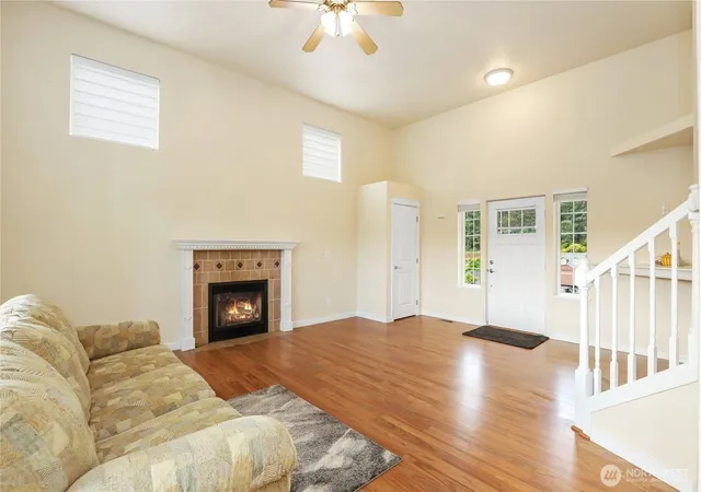 Photo 4 of Single family home for sale at 1216 Humphrey Ave W, Bremerton, WA 98312 | MLS# NWM2584268 | Listing updated on 2026-09-28