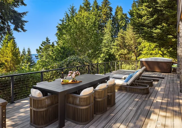 Photo 2 of Sale Pending at 899 Nw Elford Dr, Seattle, WA 98177 | MLS# NWM2584270 | Listing updated on 2026-09-20