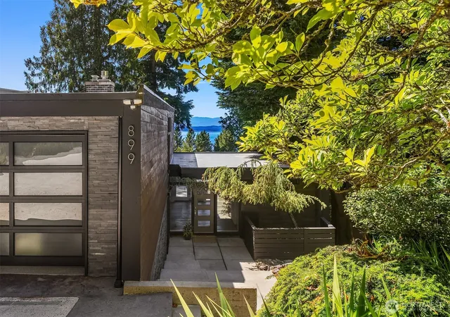 Photo 3 of Sale Pending at 899 Nw Elford Dr, Seattle, WA 98177 | MLS# NWM2584270 | Listing updated on 2026-09-20