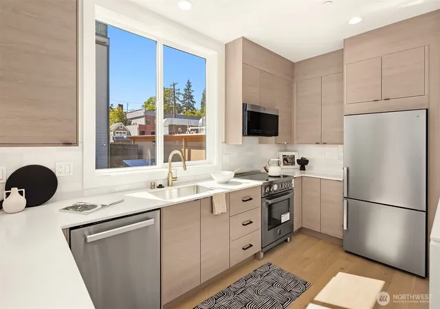 Photo 4 of Townhouse for sale at 4415 2nd Avenue NE #A, Seattle, WA 98105 | MLS# NWM2584271 | Listing updated on 2026-09-30